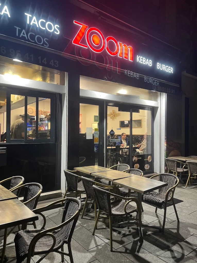 Devanture ZOOM KEBAB de nuit